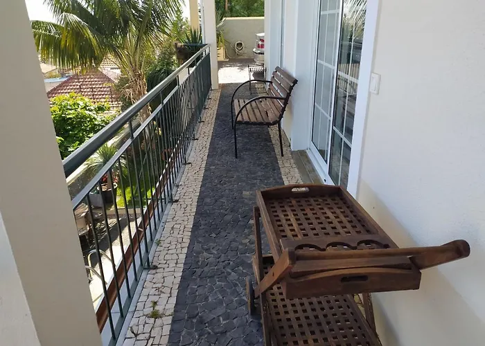 Lena's Place פונשל