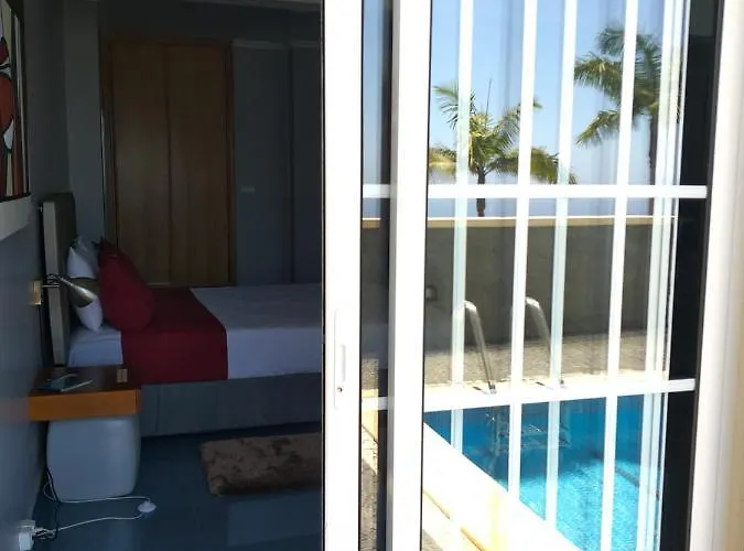 Lena's Place * פונשל